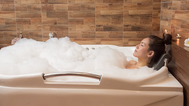 natural-remedies-woman-taking-hot-bath-1