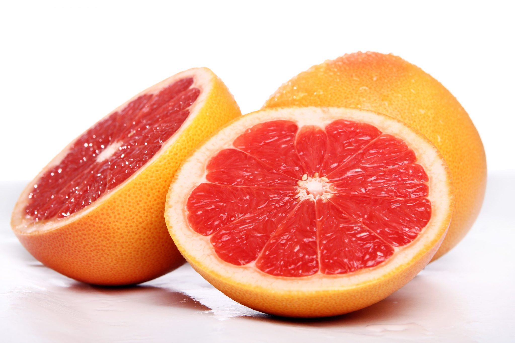 Апельсин грейпфрут как называется. Фреш грейпфрут. Сочный грейпфрут. Розовый грейпфрут. Красный апельсин и грейпфрут.
